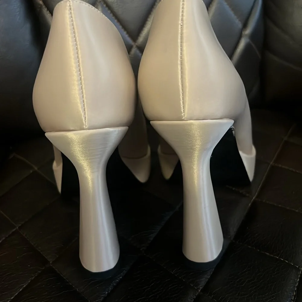 Stefaniya Nina Shoes | Nwot Stefaniya Nina Satin Pumps Size 8.5 | Color: Cream - Picture 2 of 7